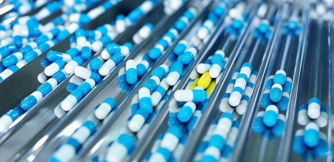 เครื่องนับความจุและเครื่องเติมที่มีความจุ 10-120 กระป๋อง/นาที เครื่องน้ําหนัก kg 320