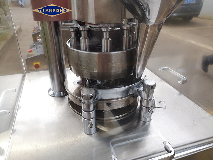 อัตโนมัติ Rotary Tablet Press Machine สําหรับผลิตน้ําตาลเกลือ Med Batch