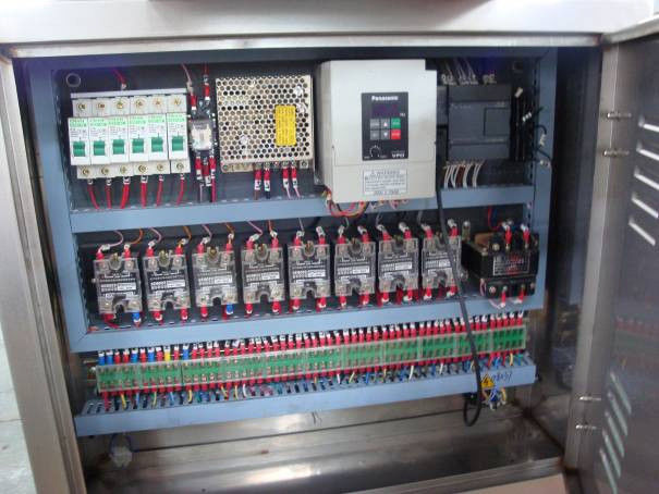 เครื่องบรรจุแท็บเล็ตชนิดหมอนแถวเดี่ยว PLC