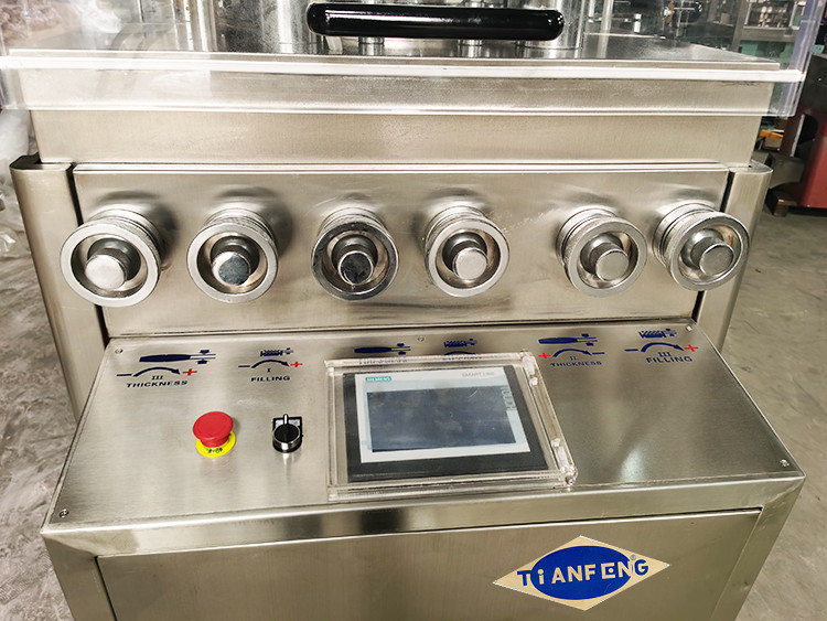 เครื่องอัดโรตารีอุตสาหกรรมความเร็วสูงสำหรับผงยาเม็ด 7.5 KW
